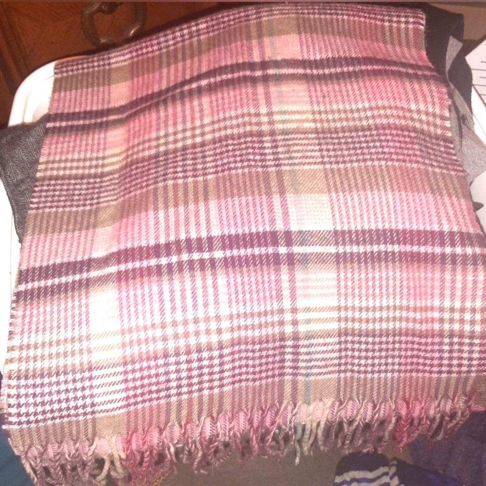 Pink plaid scatf